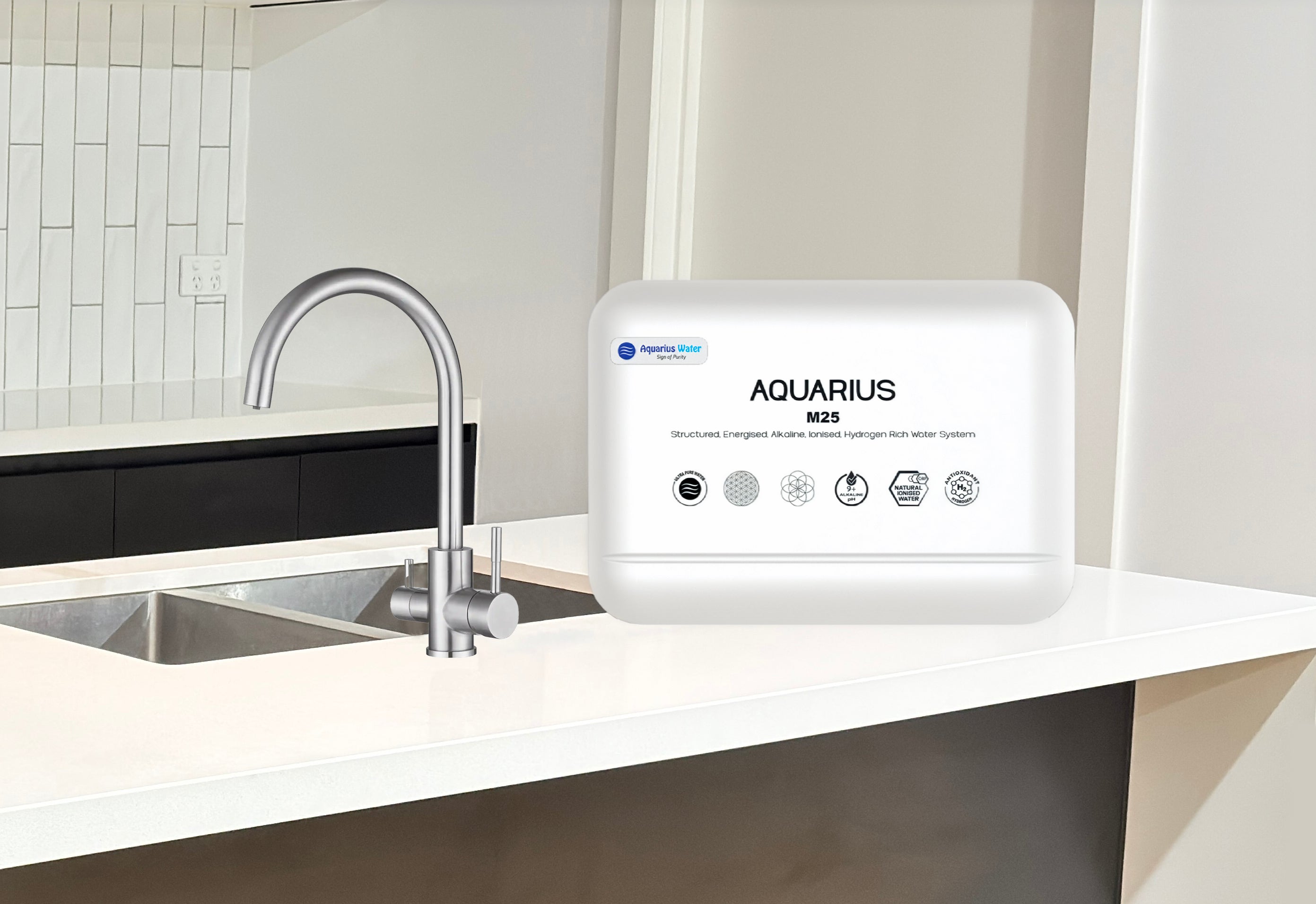 Nickel Aquarius M25 Hydration System with 3-way tap, featuring a durable water bottle and a versatile tap for easy hydration.