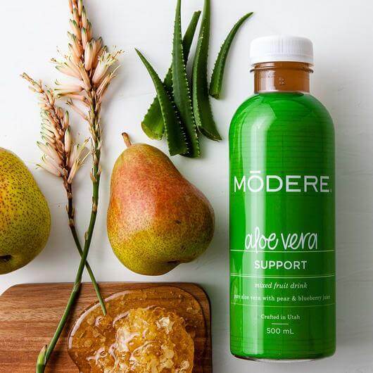 Modere Aloe Vera 500ml bottle with clear label and green cap, showcasing fresh aloe vera gel inside.